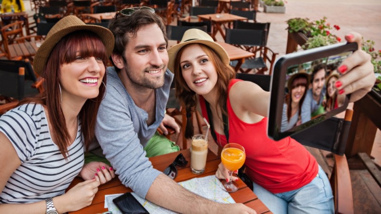 El turismo Sub-30 en Argentina crece con viajes cortos, experiencias digitales y bajo presupuesto