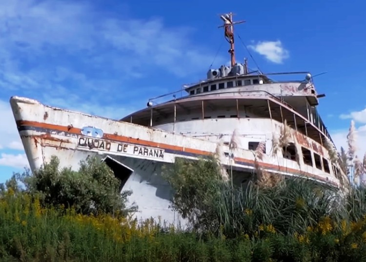 El crucero Ciudad de Paraná sufre abandono y vandalismo