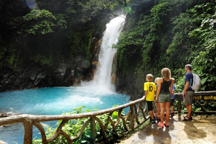 Los turistas extranjeros vacunados podrán visitar Costa Rica