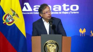 El presidente colombiano prometi&oacute; reactivar el turismo nacional