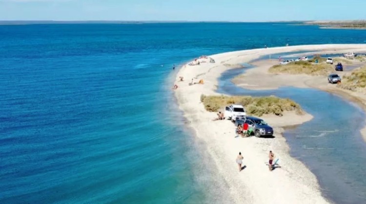 La playa Punta Perdices es uno de los secretos mejor guardados del turismo argentino