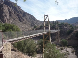 El puente colgante de Cacheuta combina aventura con naturaleza