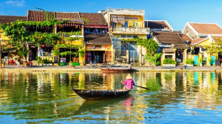 Una ciudad de Vietnam cobra entrada para visitar su casco histórico