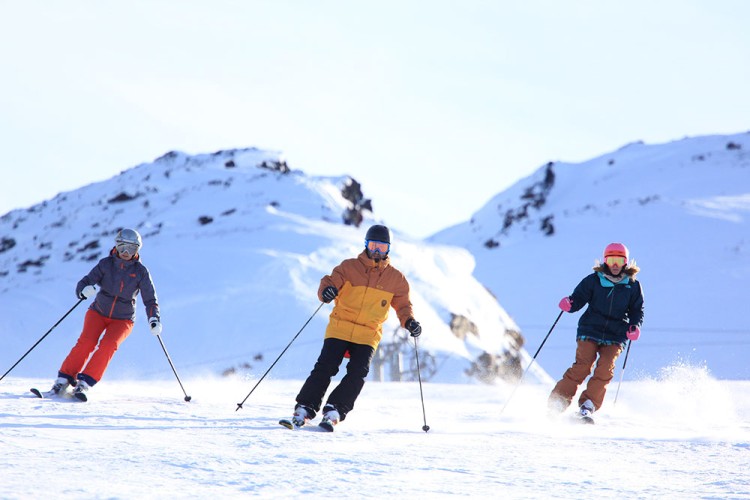 Una multitud de turistas visitó Ushuaia en la temporada de esquí
