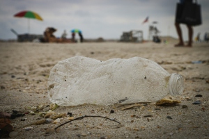 La basura y el plástico contaminan las playas de Bélgica