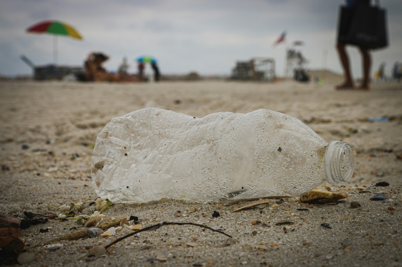 La basura y el plástico contaminan las playas de Bélgica