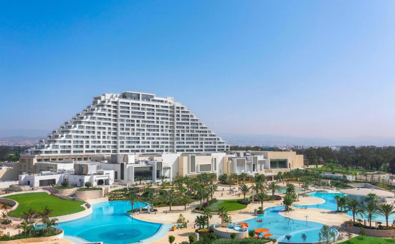 Un hotel de Chipre brinda estadía gratuita si el día está nublado