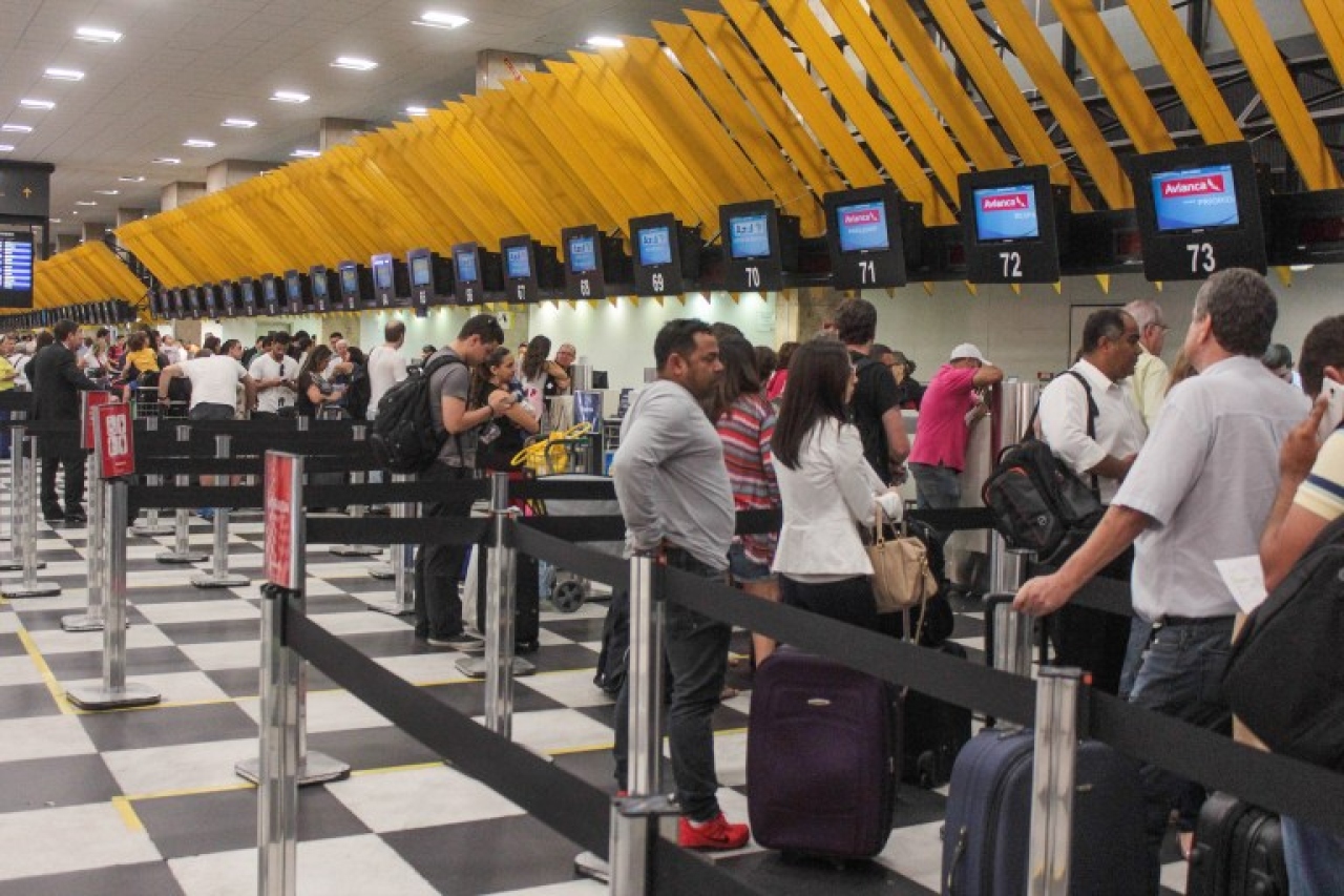 Brasil alivi&oacute; el costo del combustible a&eacute;reo