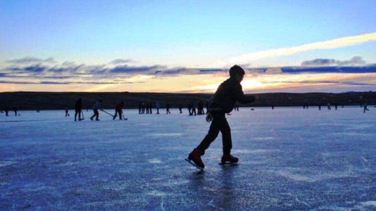 Santa Cruz tiene la pista de hielo natural más grande de Latinoamérica