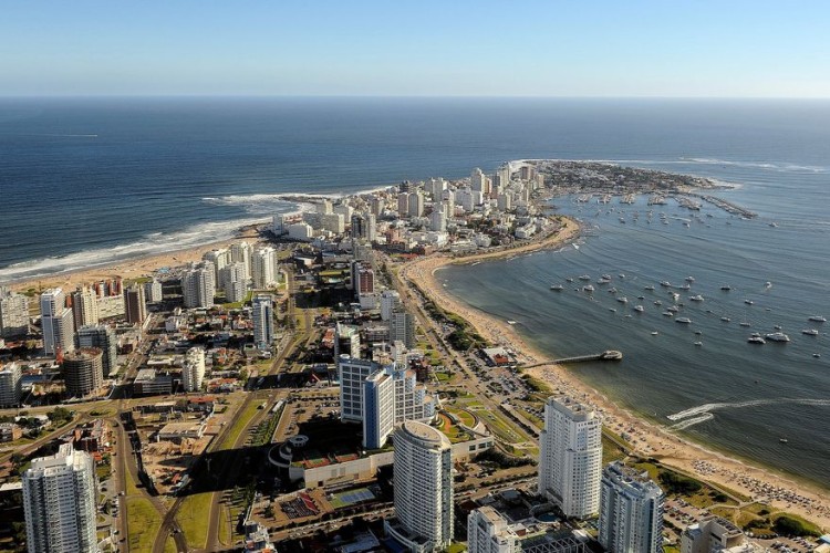 Más de 5.500 personas llegaron a Uruguay desde la reapertura de fronteras