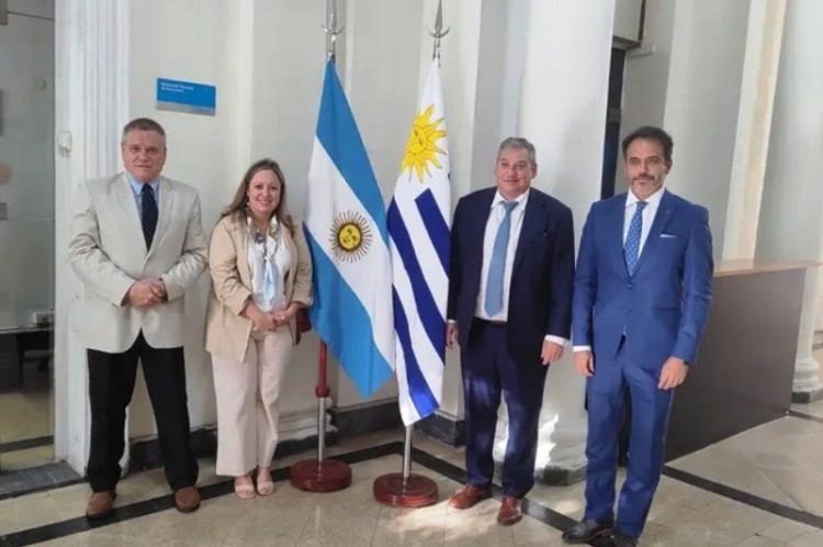 “Uruguay y Argentina deben aunar esfuerzos en beneficio mutuo&quot;