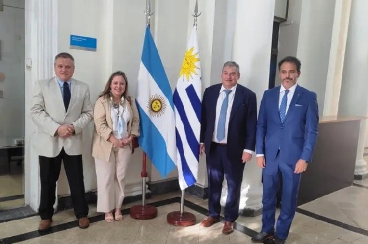 “Uruguay y Argentina deben aunar esfuerzos en beneficio mutuo&quot;