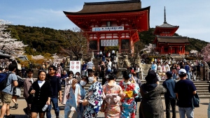 Alarma por el exceso de turismo en Jap&oacute;n